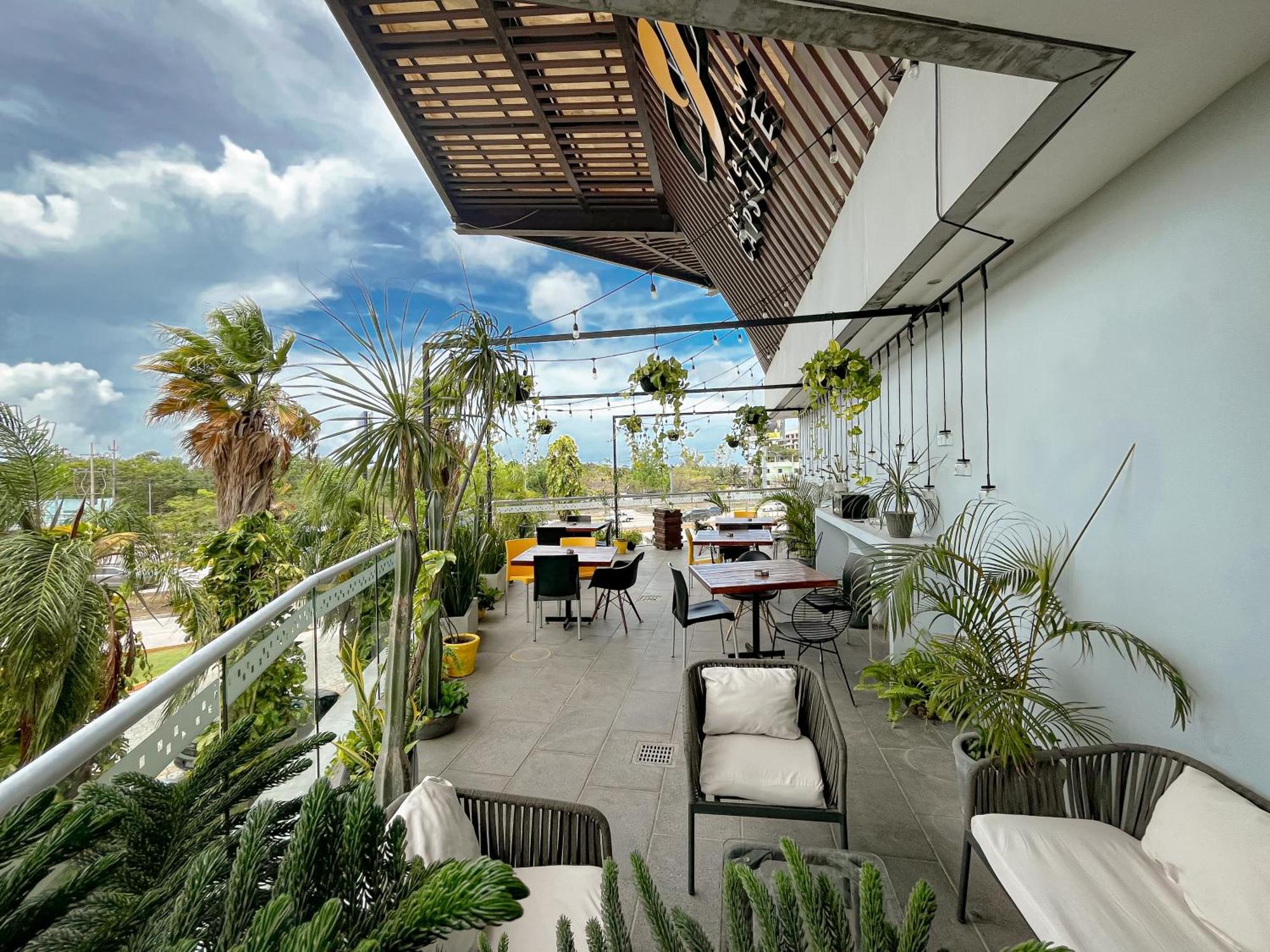 The Yellow Capsule Cancun Close To Airport ภายนอก รูปภาพ
