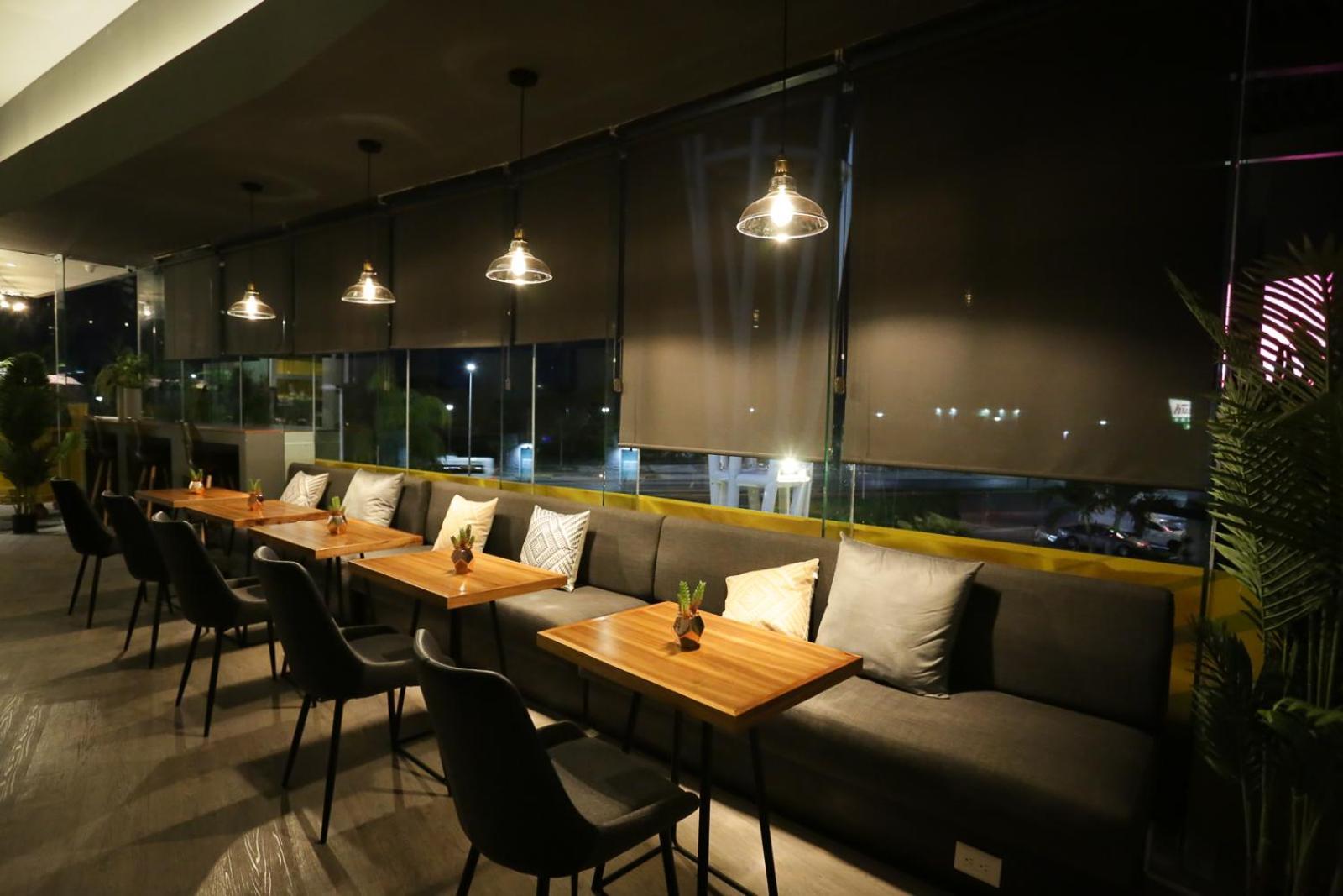 The Yellow Capsule Cancun Close To Airport ภายนอก รูปภาพ
